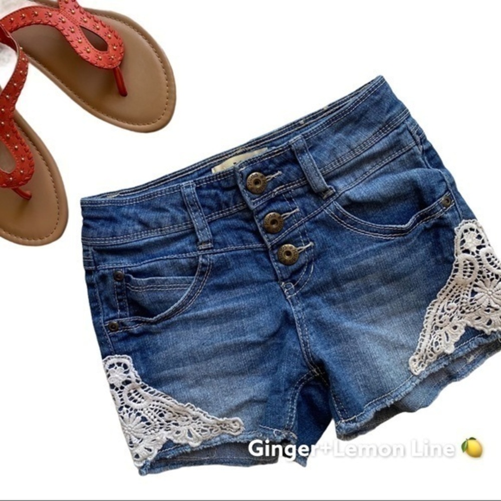 MUDD Button Girl Denim Adjustable Waist Shorts with Crochet Accents Size 10 EUC